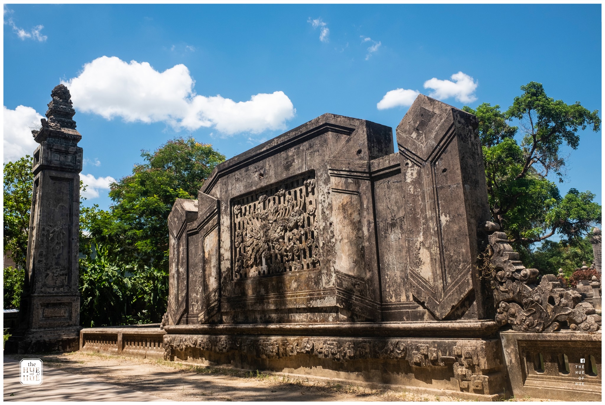 Van Van Tomb (Tu Thong Mausoleum)